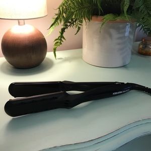 Keratin Complex Flat Iron/Straightener